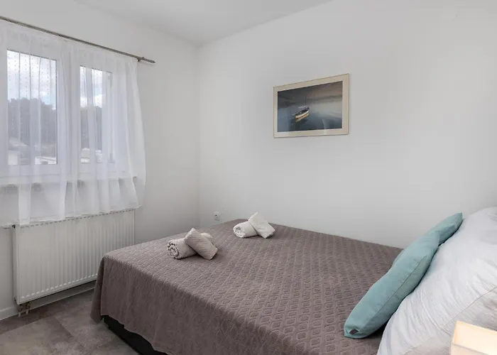 Stunning In Apartment Klenovica